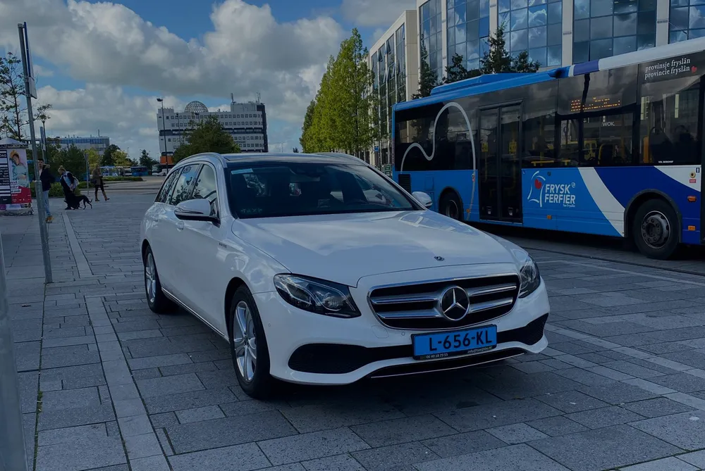 Luxe taxi van Taxi Grou, beschikbaar in Idaerd